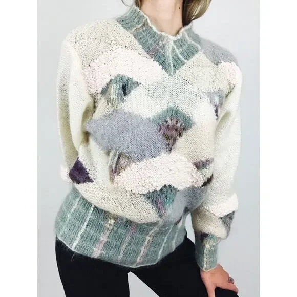 Vintage Intarsia Patterned Hand-Knit SweaterSize L Crew & Scoop Necks